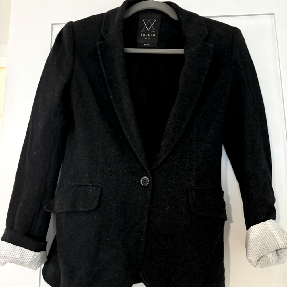 Black Aritzia stretchy blazer size 0